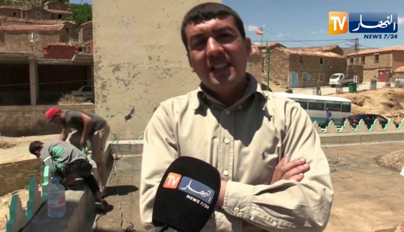 برج بوعريريج: شباب تازروت يتطوعون لترميم وتزيين مسجد القرية