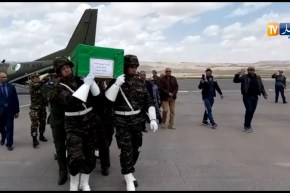 وصول جثمان الشهيد بوغرارة حسام الدين إلى مطار الشيخ العربي التبسي