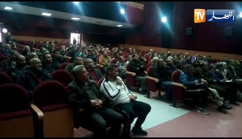 شاهد..”مير”خراطة ببجاية يقدّم حصيلة عمل مجسله علنيا أمام السكان بعد سنة من تنصيبه !!