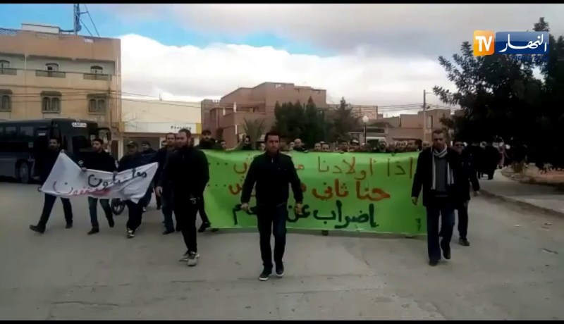 الأغواط: إحتجاجات بالجملة بعد عزل 149 أستاذ..!