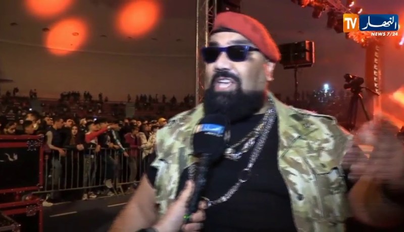 فن/ ANAS يلهب القاعة البيضاوية بأول حفل له بالجزائر