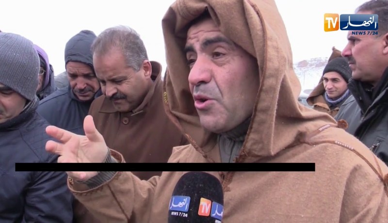 البيض: فرقة التدخل للأشغال العمومية تسخر كافة إمكاناتها لفتح الطرق المغلقة