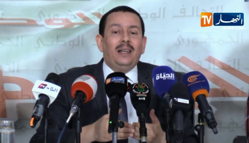 ساحلي ينفي وجود قوى غير دستورية تسير البلاد ويدعو لحوار جامع