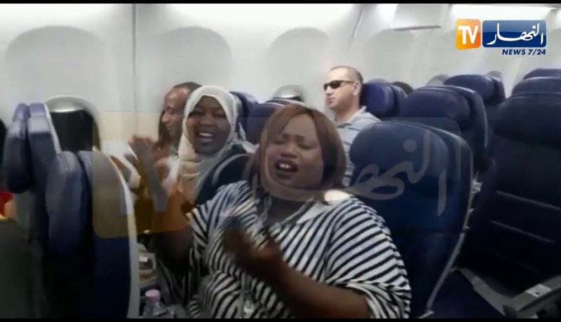 مجموعة “حسنة البشارية” دارت حالة في الطائرة المتجة إلى نواقشط