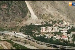 بجاية: شاهد المنطقة الجبلية التي تعرضت إلى إنهيارات صخرية عقب الهزة الأرضية
