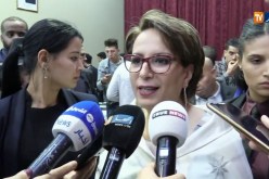 وزيرة الثقافة تكرم فرقة العرض المسرحي “GPS” بعد تحصلها على جائزة المسرح العربي