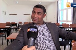 سيدي بلعباس: حسين.. أستاذ بالجامعة وبائع شاي بأحد مقاهي المدينة