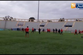 شاهد أنصار مولودية وهران يركضون وراء اللاعبين ويطردنهم