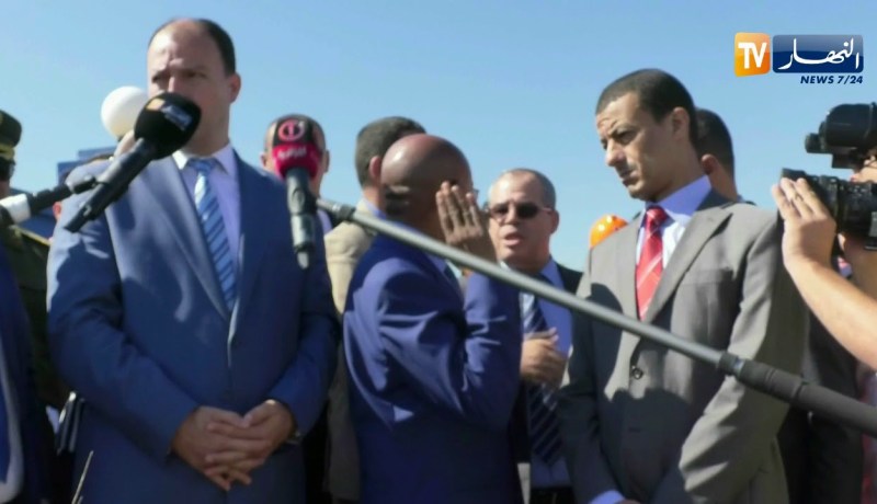 شاهد الوالي زوخ يعرش للمسؤولين على ملعب الدويرة .. لازم تسلموه بدون أعذار