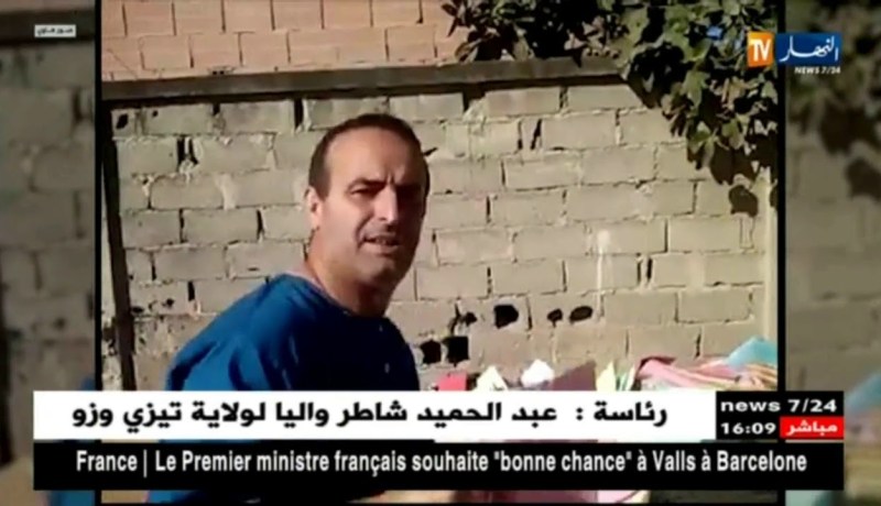 شاهد..ملفات لطالبة جامعيين في المزبلة