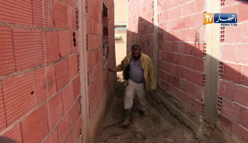 قالمة/ مياه الأمطار تغمر المنازل وتعزل السكان ببلدية الدهوارة