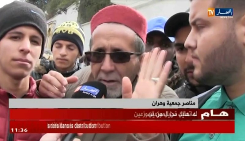 أنصار جمعية وهران يحتجون على وضعية الفريق ويطالبون برحيل الإدارة !