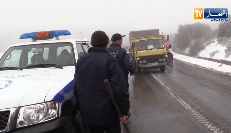 سيدي بلعباس: الأمن الوطني والحماية المدنية يفكون العزلة على المواطنين بالضاية