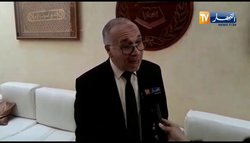 عاشوري عبد الرزاق: “المؤسسة العسكرية لبت جزءا من مطالب الشعب وأدت ماعليها”