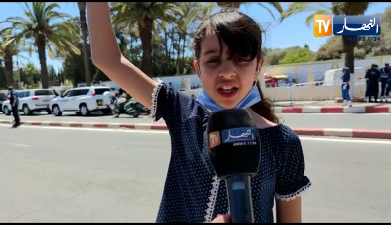 شاهد .. طفلة تدعي للأبطال الشهداء بكلمات مؤثرة