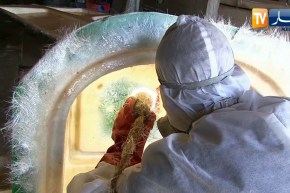 جيجل: محمد.. حرفي يبدع في صناعة السفن بمواصفات عالمية وأسعار تنافسية