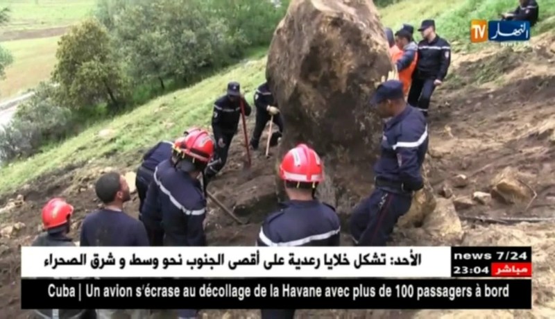 تيارت: إنهيارات صخرية بالطريق الوطني رقم 23 بسبب الأمطار