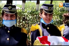 في موقف تقشعر له الأبدان.. شبلات الأمة يذرفن الدموع بعد دفن رفات الشهداء