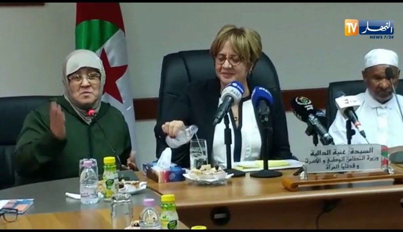 السيدة “رحمي فاطمة” البالغة من العمر 60 سنة تروي كيف ثابرت لتنال شهادة البكالوريا