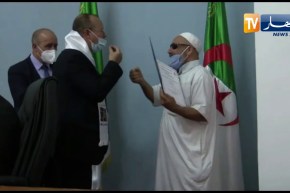 شاهد فرحة شيخ بعد تسلمه لمفاتيح سكنه