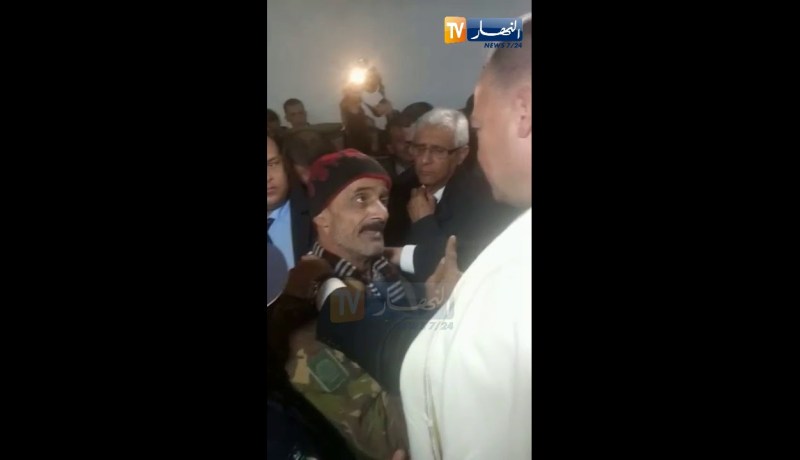 سيدي بلعباس: أحد المواطنين للوزير حطاب.. “وصل سلام للرئيس بوتفليقة”