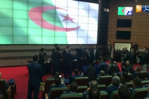 اللواء “عبد الغاني هامل” يسلّم “برنوس” لرئيس الأنتربول “مينغ هونغواي”