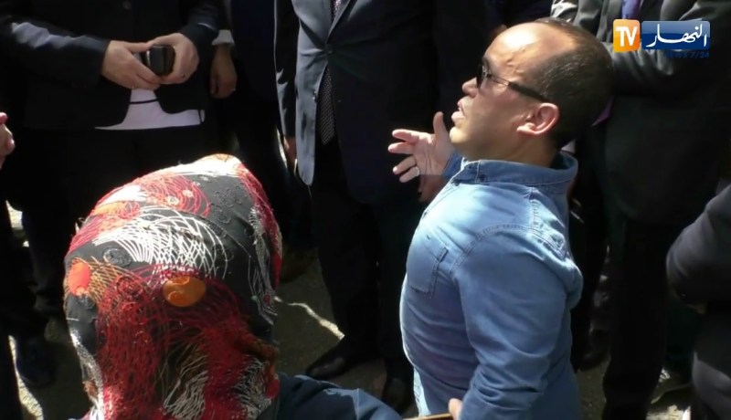 هكذا ردت وزيرة التضامن على شخص قصير القامة بعد أن طلب منها 50 مليون!!