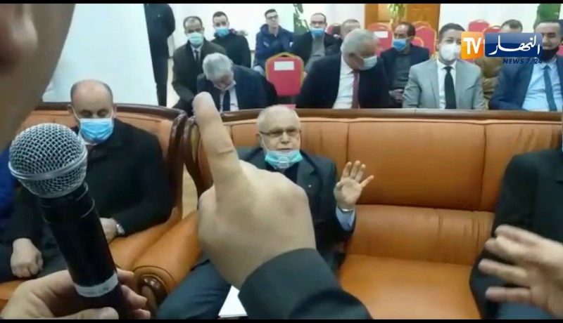 وزير الطاقة لمدير سونلغاز بولاية برج بوعريريج: “مناطق الظل محتوم عليك ديرلهم التريسيتي”