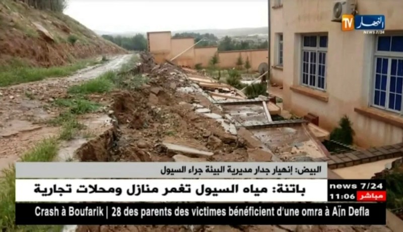 البيض: إنهيار جدار مديرية البيئة جراء السيول