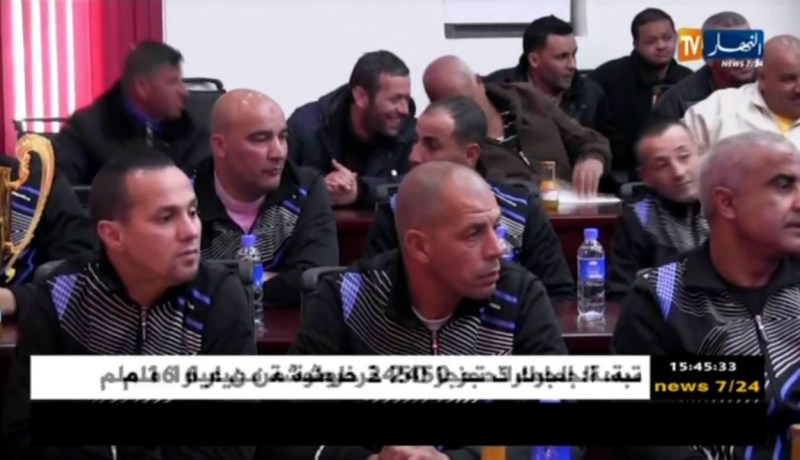 والي مستغانم يقدم إعانات مادية تحفيزية للجمعيات الريلضية