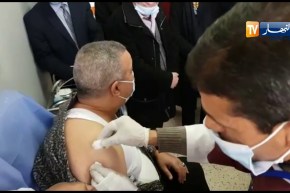 الشلف: مدير الصحة يتلقى لقاح كورونا بالعيادة متعدّدة الخدمات حي عروج