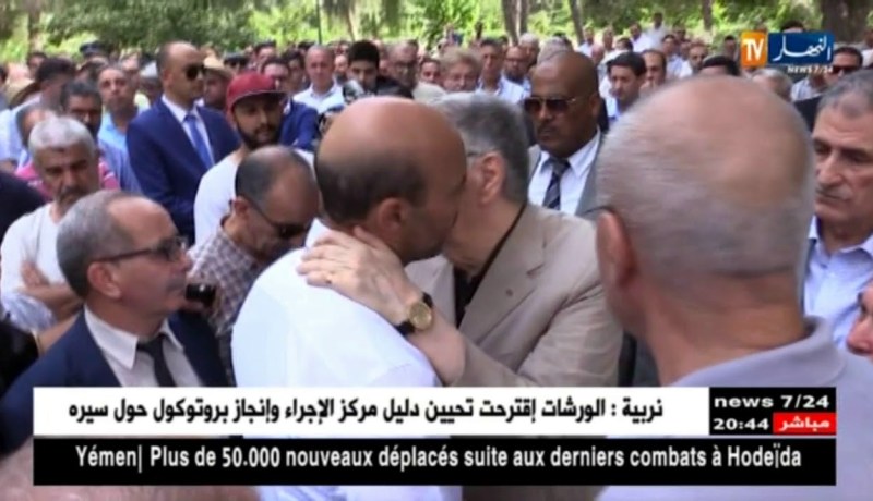 تشييع جنازة المجاهد الراحل عمر الوزاني بمقبرة الشهداء بالبليدة