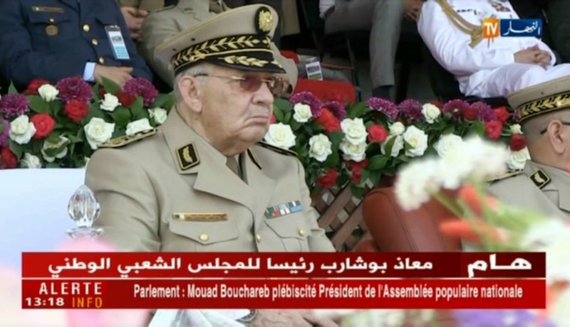 دفاع/ الفريق “أحمد قايد صالح” في زيارة عمل وتفتيش إلى الناحية العسكرية الأولى