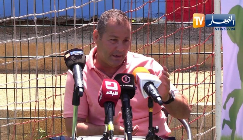 خالد لونيسي يعلن عن افتتاح اكاديمية سوكر برشلونة في الجزائر