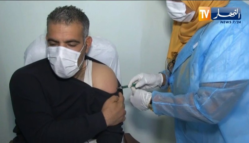 مراسل النهار بالوادي عبد العالي رحومة يتلقى لقاح كورونا