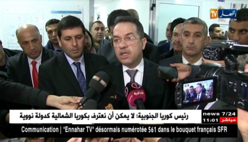 وهران: وزير العمل يتفقد ويعاين عديد المشاريع بالولاية