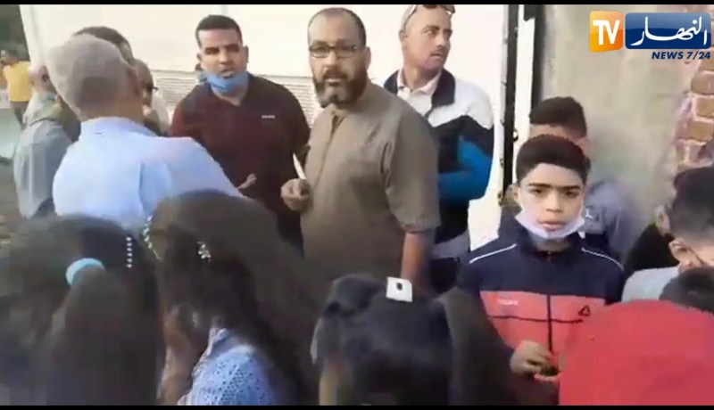 الوادي: غياب المدير يحرك أولياء تلاميذ متوسطة بن باديس لمنع أبنائهم من الدراسة