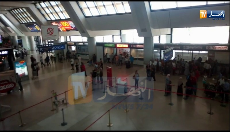 حركة عادية بالمطار الدولي “هواري بومدين” تفنيدا للشائعات حول فرار المواطنين من داء الكوليرا