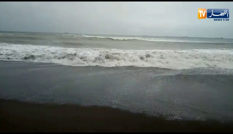 شاهد إرتفاع أمواج البحر إلى 8 أمتار ببجاية