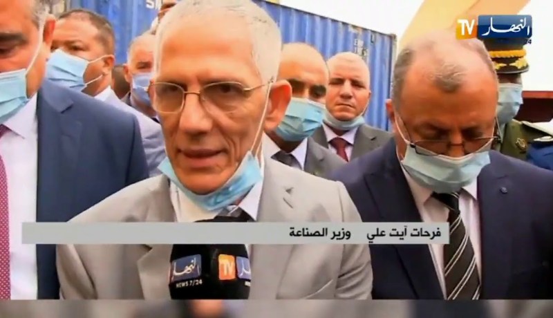 جيجل : إنطلاق باخرة تجارية محملة بمواد البناء تضامنا مع الشعب اللبناني