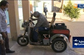 مواطن من ذوي الإحتياجات الخاصة يؤدي واجبه الإنتخابي