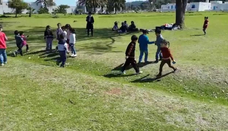 أصبحت مربية أطفال ولكنني أعمل من دون مقابل!