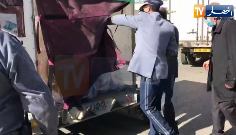 فورار رفقة مصالح الجمارك يتفقدون شحنة لقاح أسترازينيكا البريطاني