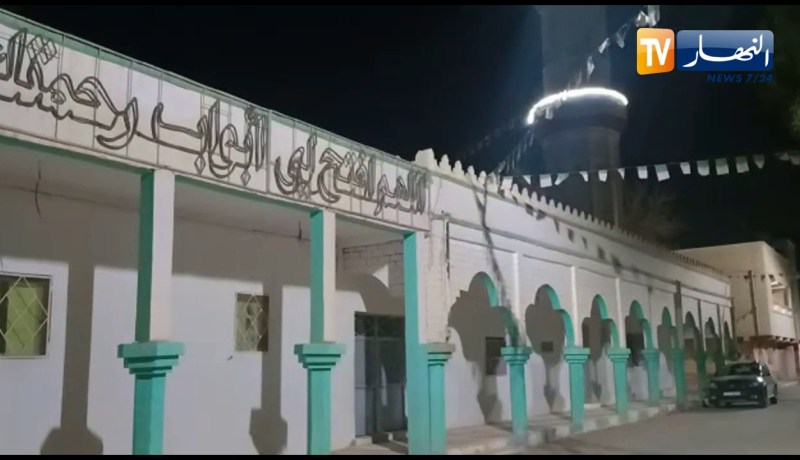 تلاوة القرآن في المسجد العتيق علي بن ابي طالب ببلدية النعامة قبيل آذان العشاء