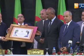 المجتمع المدني بعنابة يكرم الرئيس بوتفليقة ويدعوه للترشح للعهدة الخامسة