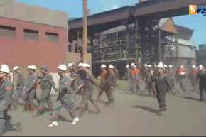 احتجاج داخل مركب الحجار للحديد و الصلب