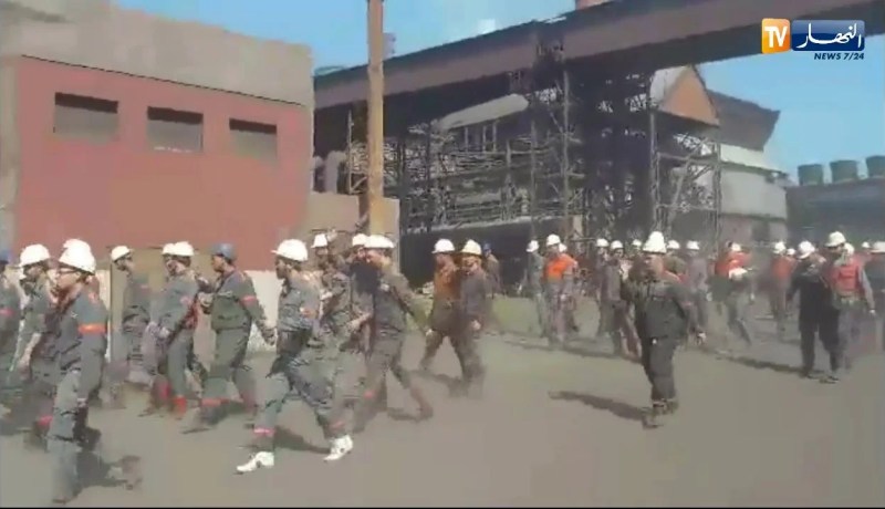 احتجاج داخل مركب الحجار للحديد و الصلب