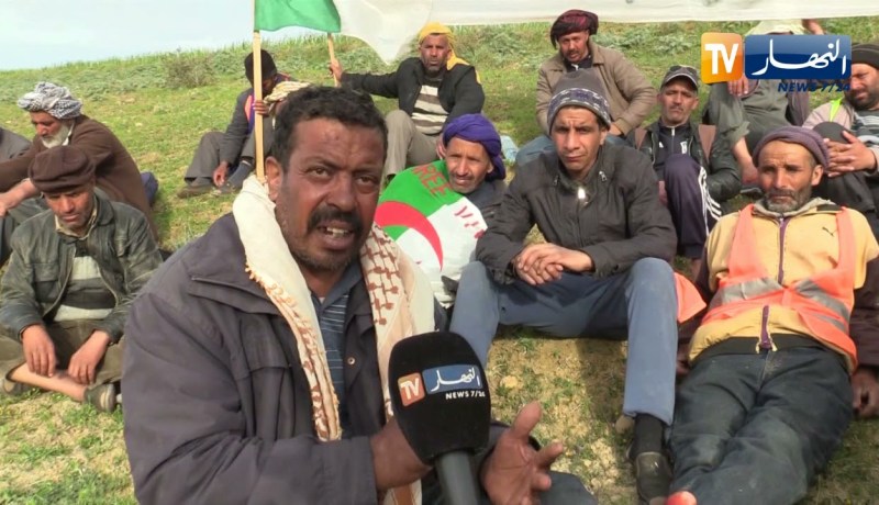 تيسمسيلت: عمال شركة الجنوب الغربي للبناء “سوباتي” بالبيض في مسيرة  نحو العاصمة