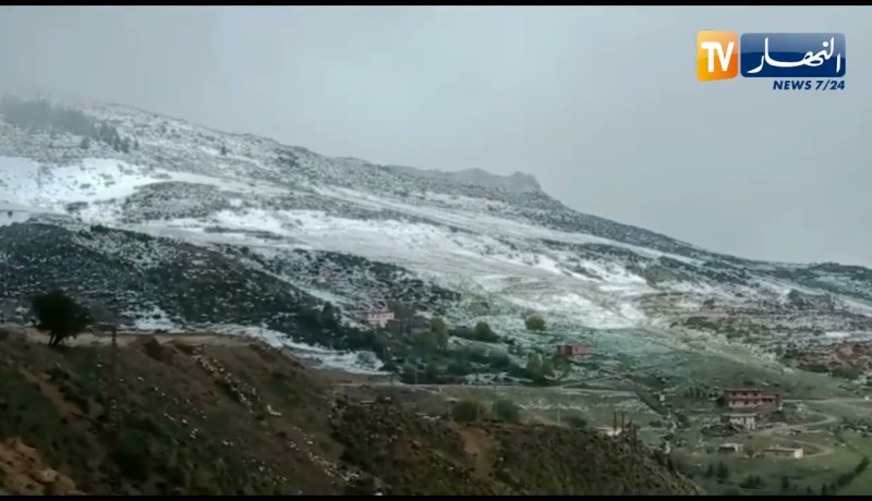 الثلوج تغطي جبال اولاد ادريس بسوق اهراس