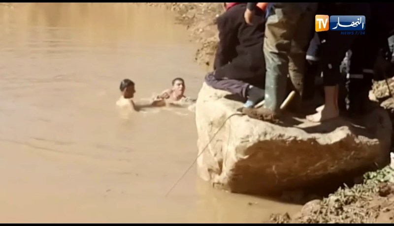 إنتشال جثة الطفل من البركة بعين تيموشنت